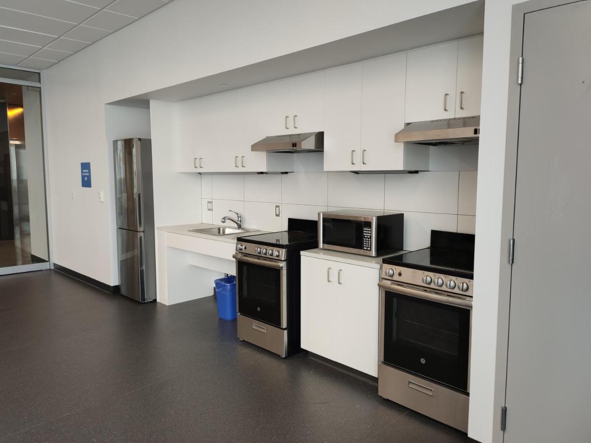 Toronto Metropolitan University-Daphne Cockwell Complex Residence Екстер'єр фото