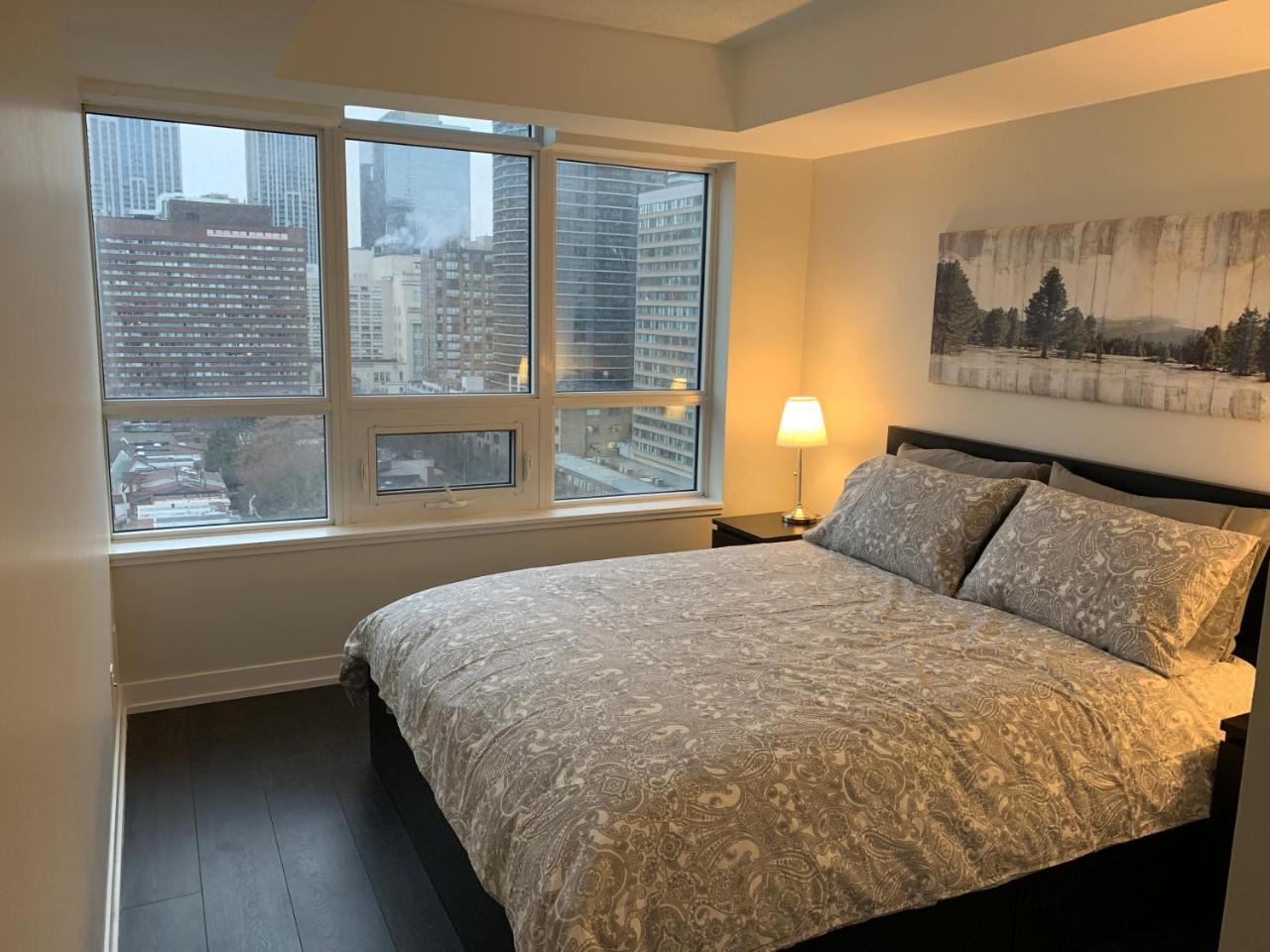 Toronto Metropolitan University-Daphne Cockwell Complex Residence Екстер'єр фото
