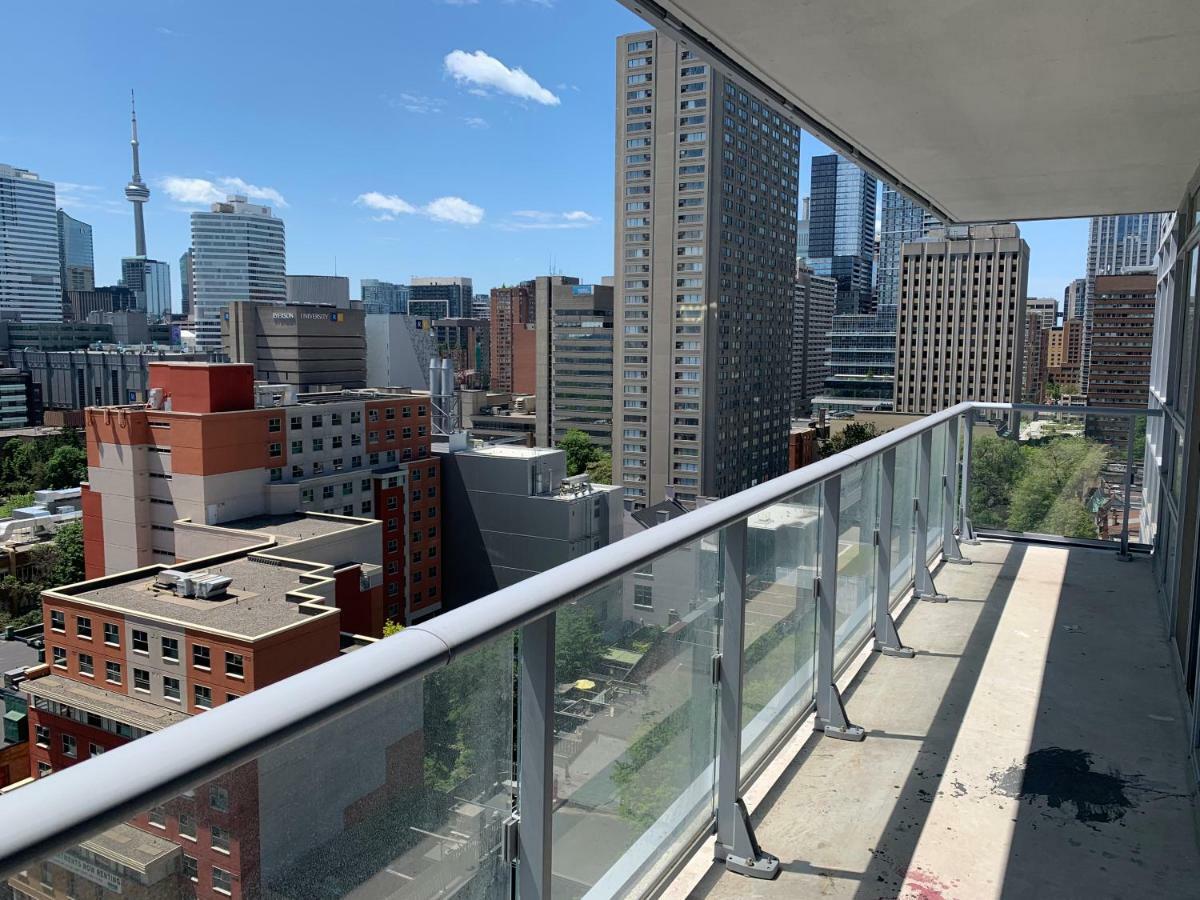 Toronto Metropolitan University-Daphne Cockwell Complex Residence Екстер'єр фото